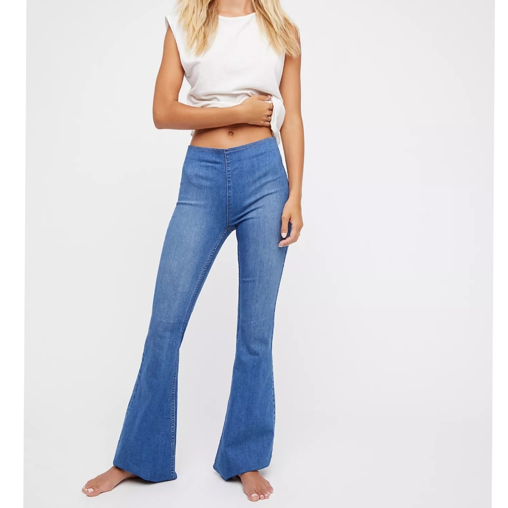 Penny Pull-On Flare Jeans

(FREE PEOPLE)